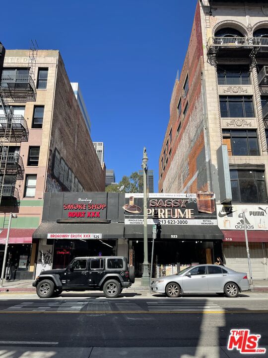 523 & 525 S Broadway Property Photo 2