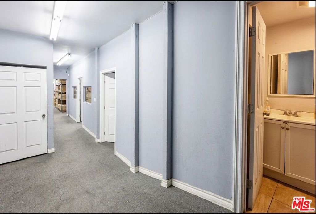 523 & 525 S Broadway Property Photo 10