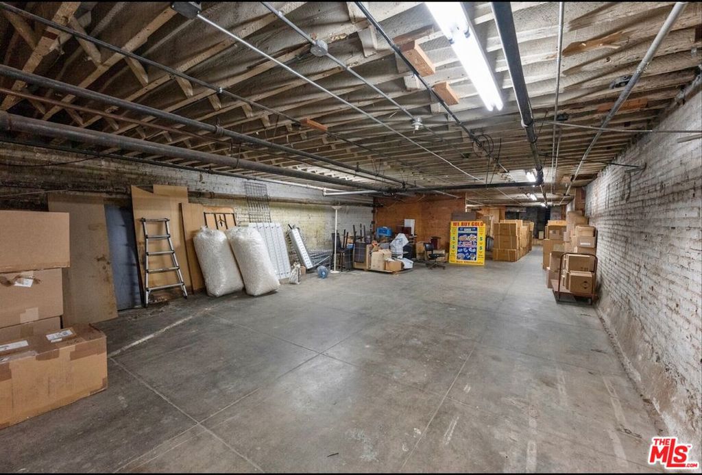 523 & 525 S Broadway Property Photo 11
