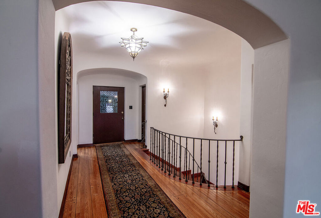 3475 N Knoll Drive Property Photo 8