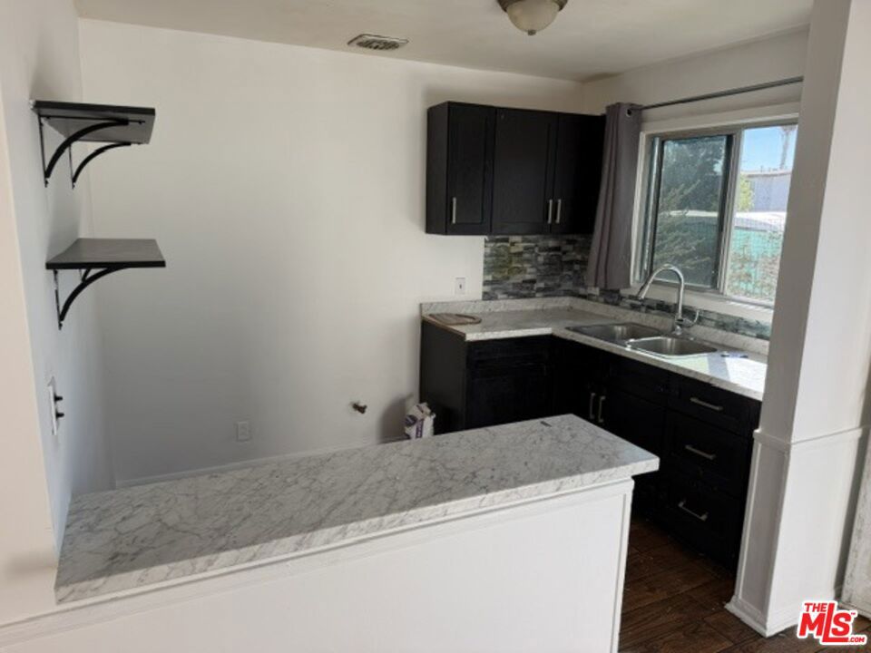 13125 Vanowen Street Property Photo 16