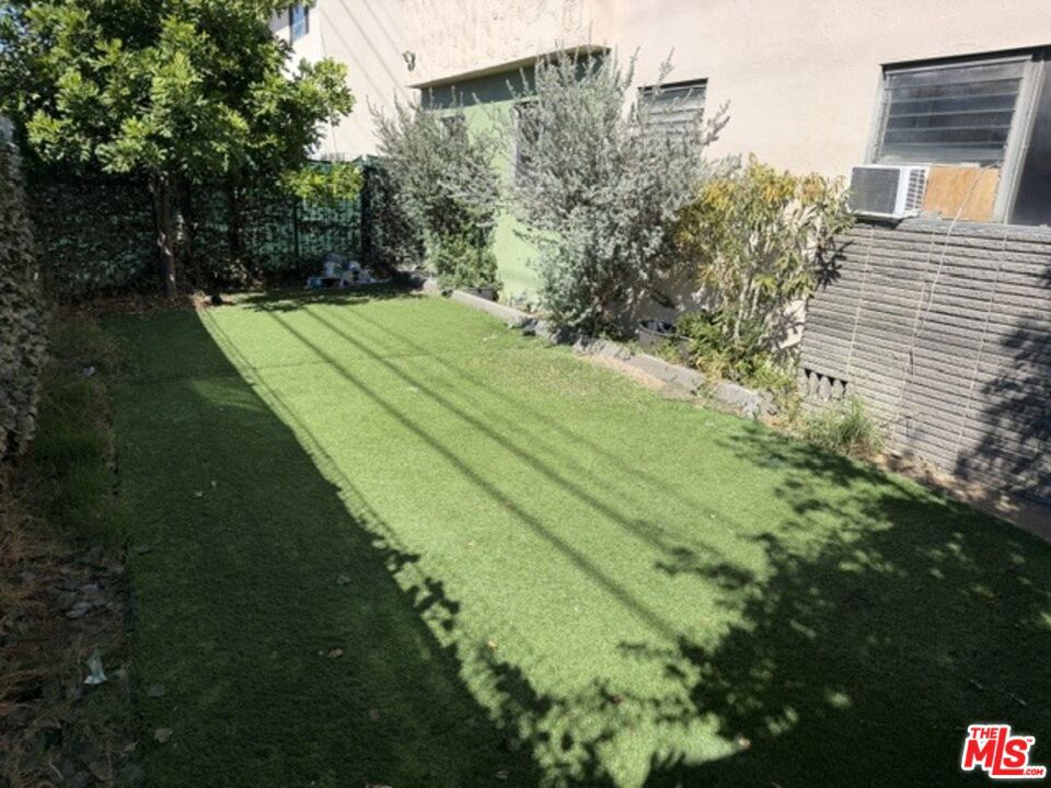 13125 Vanowen Street Property Photo 21