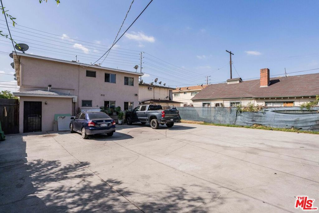 13125 Vanowen Street Property Photo 23