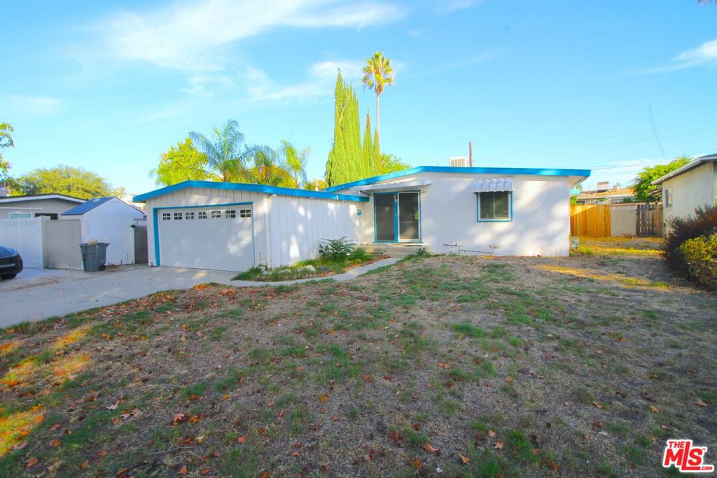 13149 Archwood Street Property Photo 1