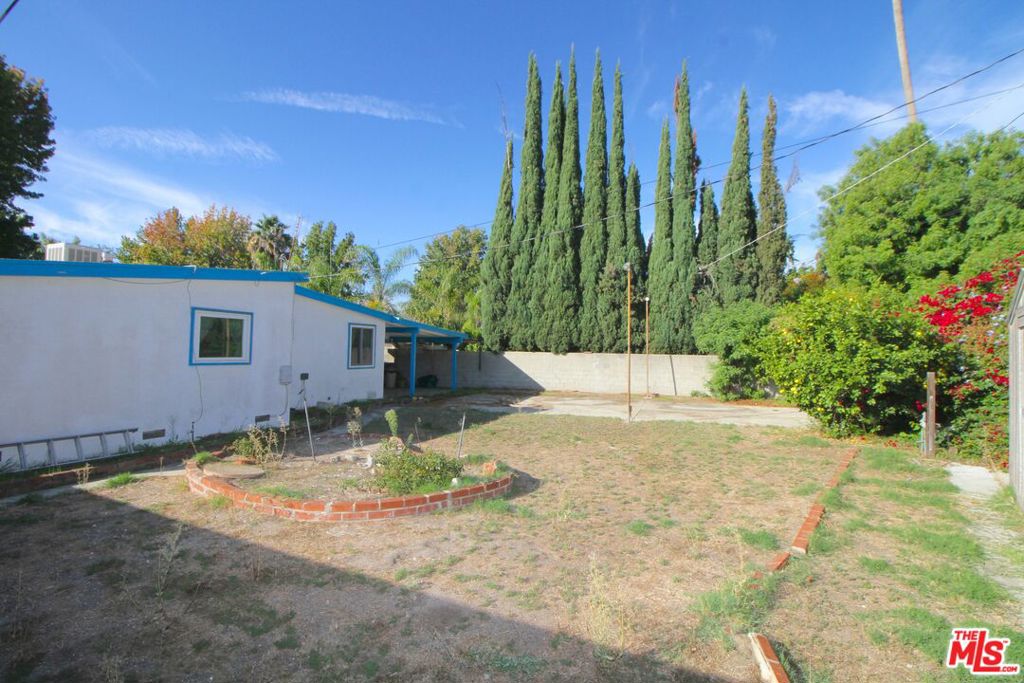 13149 Archwood Street Property Photo 14