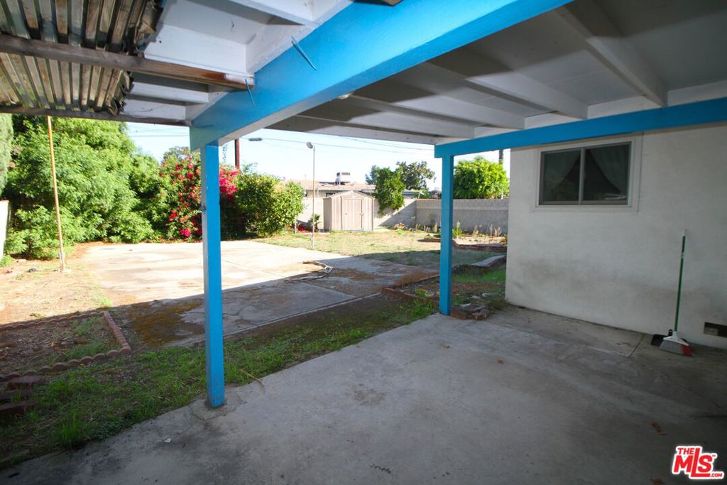 13149 Archwood Street Property Photo 17
