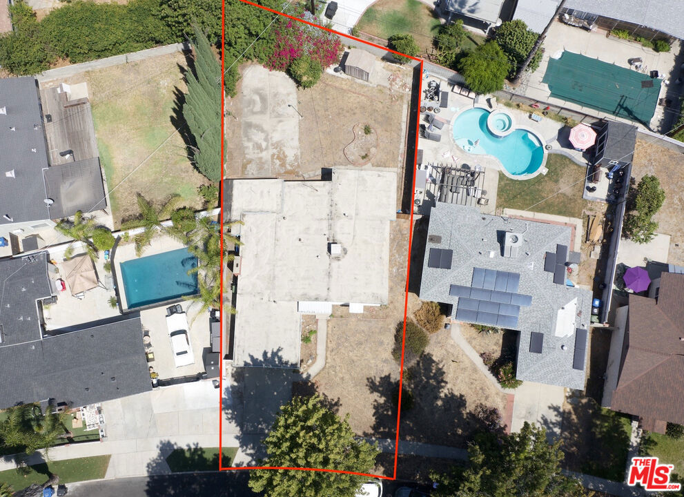 13149 Archwood Street Property Photo 18