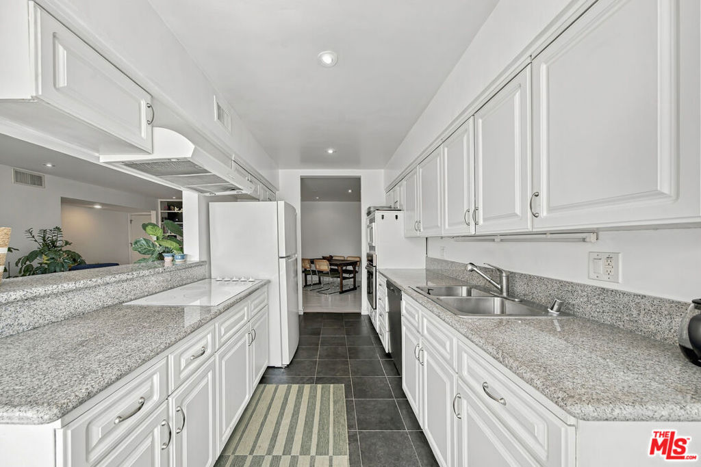 949 N Kings Road 309 Property Photo 12