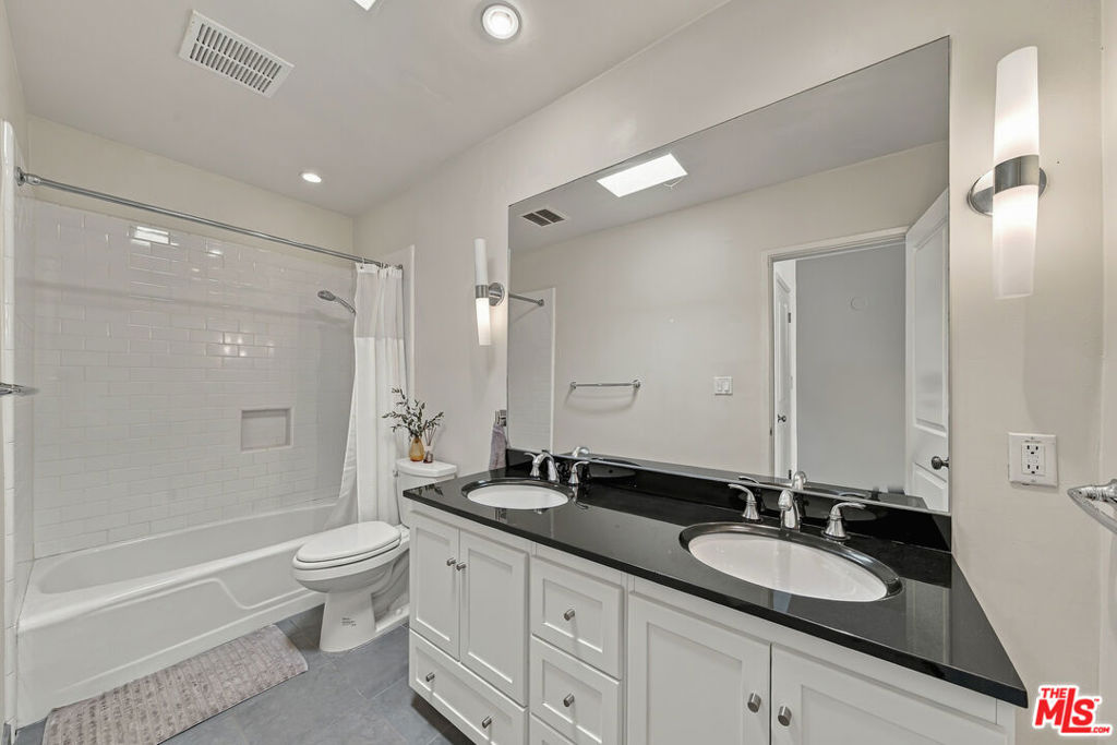 949 N Kings Road 309 Property Photo 21