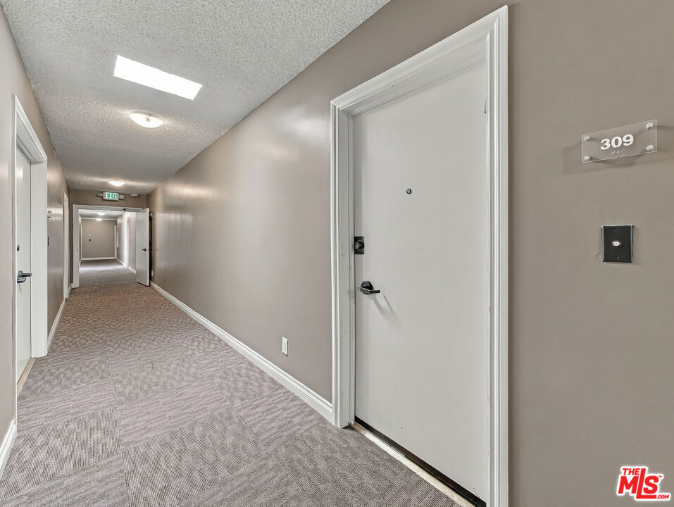 949 N Kings Road 309 Property Photo 25