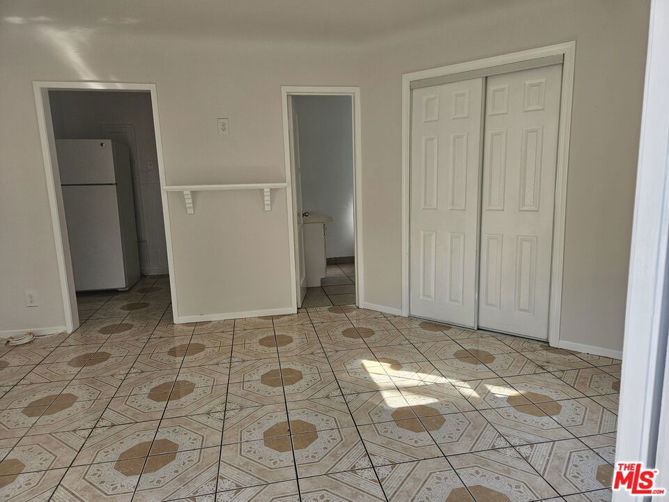 2226 Zoe Avenue C Property Photo 3