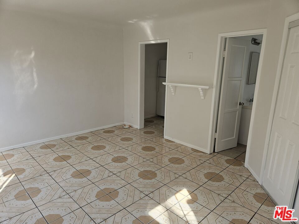 2226 Zoe Avenue C Property Photo 4