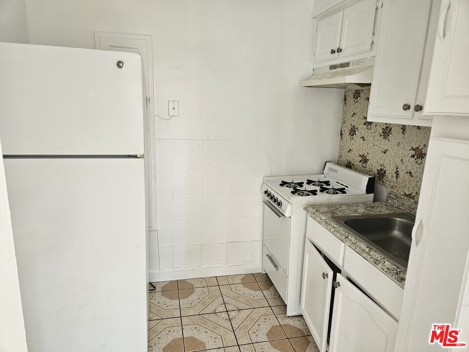 2226 Zoe Avenue C Property Photo 5