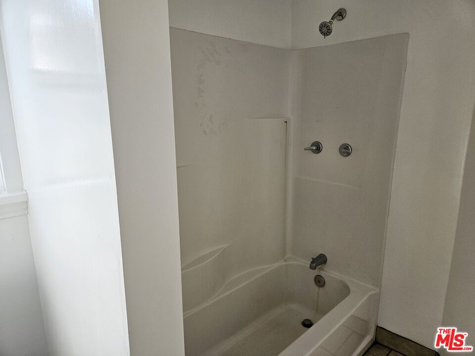 2226 Zoe Avenue C Property Photo 6