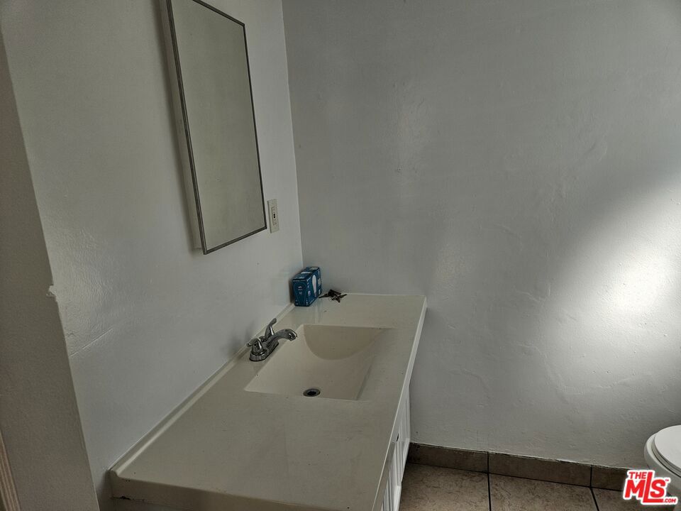 2226 Zoe Avenue C Property Photo 7