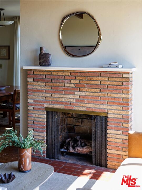 1011 W Mountain Street Property Photo 6