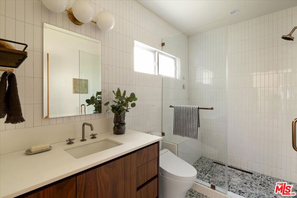 1011 W Mountain Street Property Photo 33