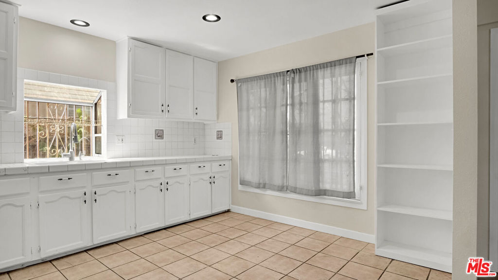 1428 W 54th Street Property Photo 5