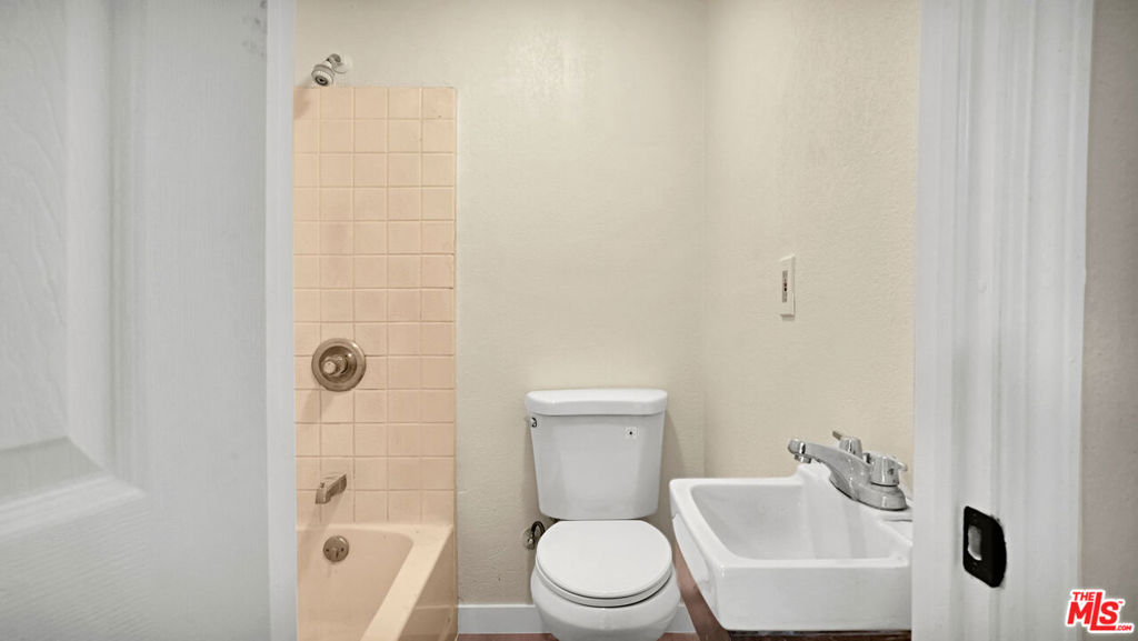 1428 W 54th Street Property Photo 11
