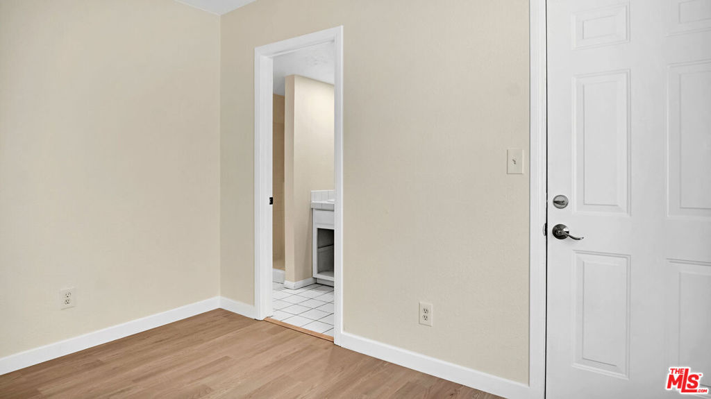 1428 W 54th Street Property Photo 17