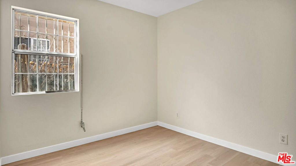 1428 W 54th Street Property Photo 19
