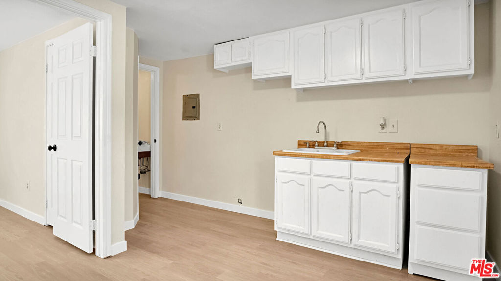 1428 W 54th Street Property Photo 32