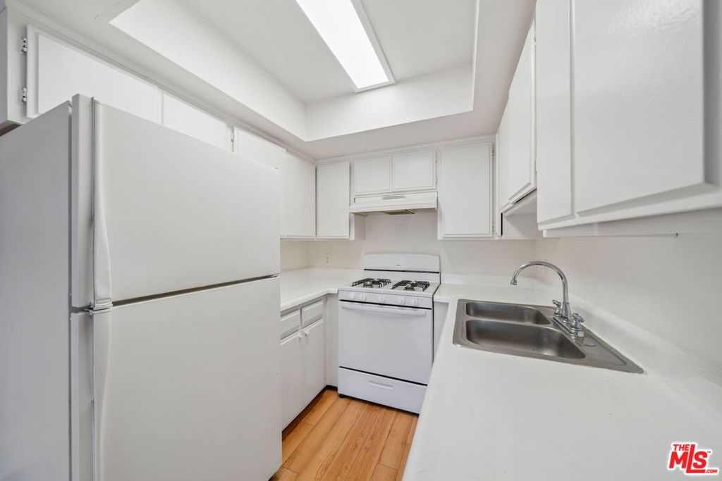 158 N Normandie Avenue 201 Property Photo 13