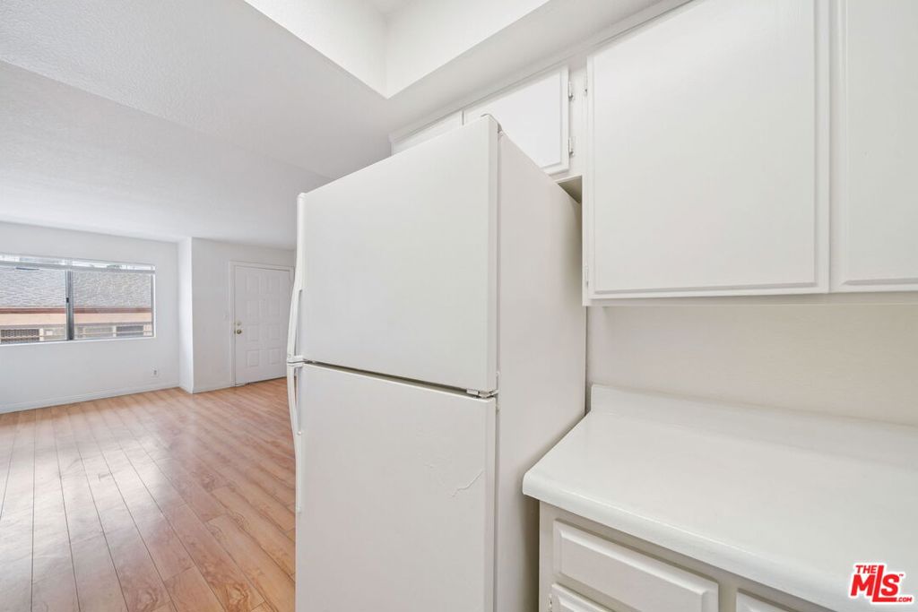 158 N Normandie Avenue 201 Property Photo 14