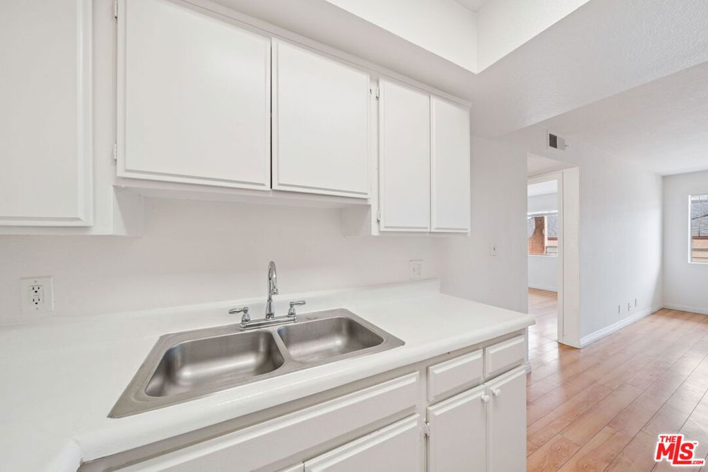 158 N Normandie Avenue 201 Property Photo 15