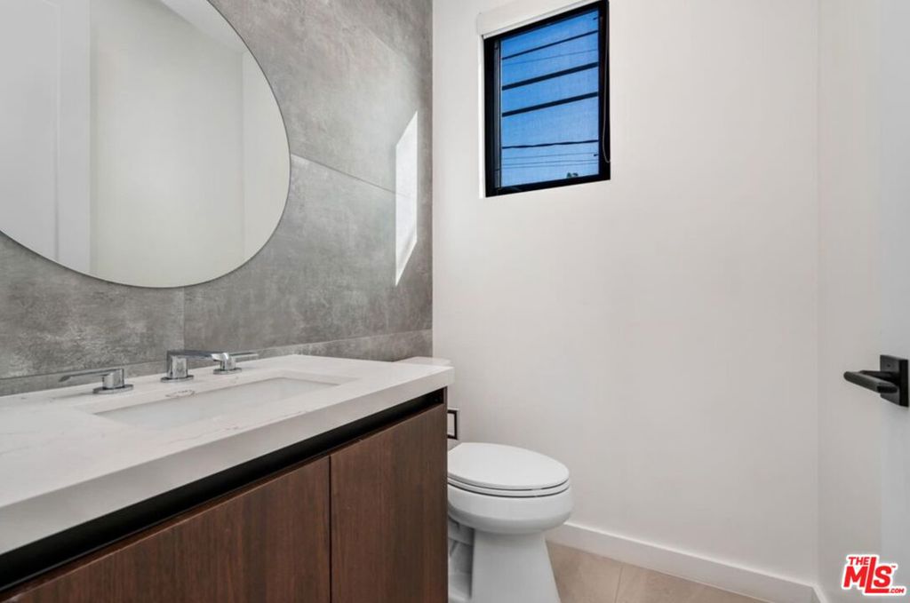 530 N Hayworth Avenue A Property Photo 6