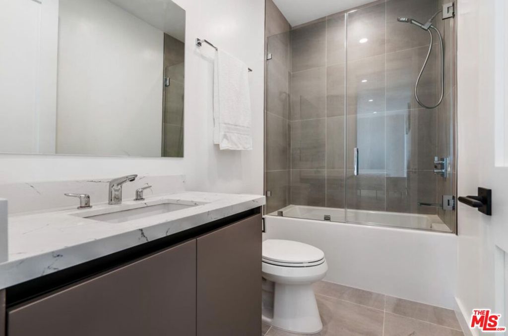 530 N Hayworth Avenue A Property Photo 9