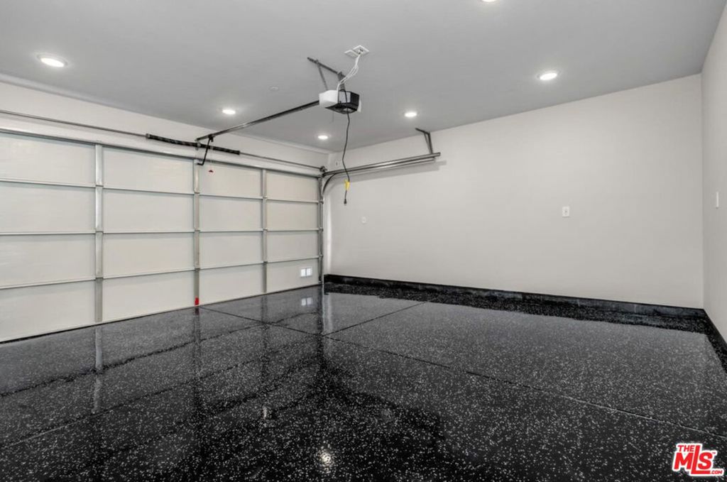 530 N Hayworth Avenue A Property Photo 14