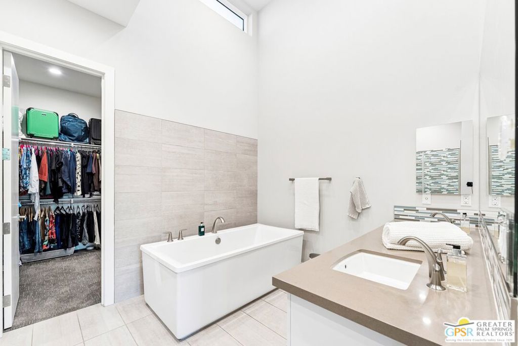 1297 Celadon Street Property Photo 21