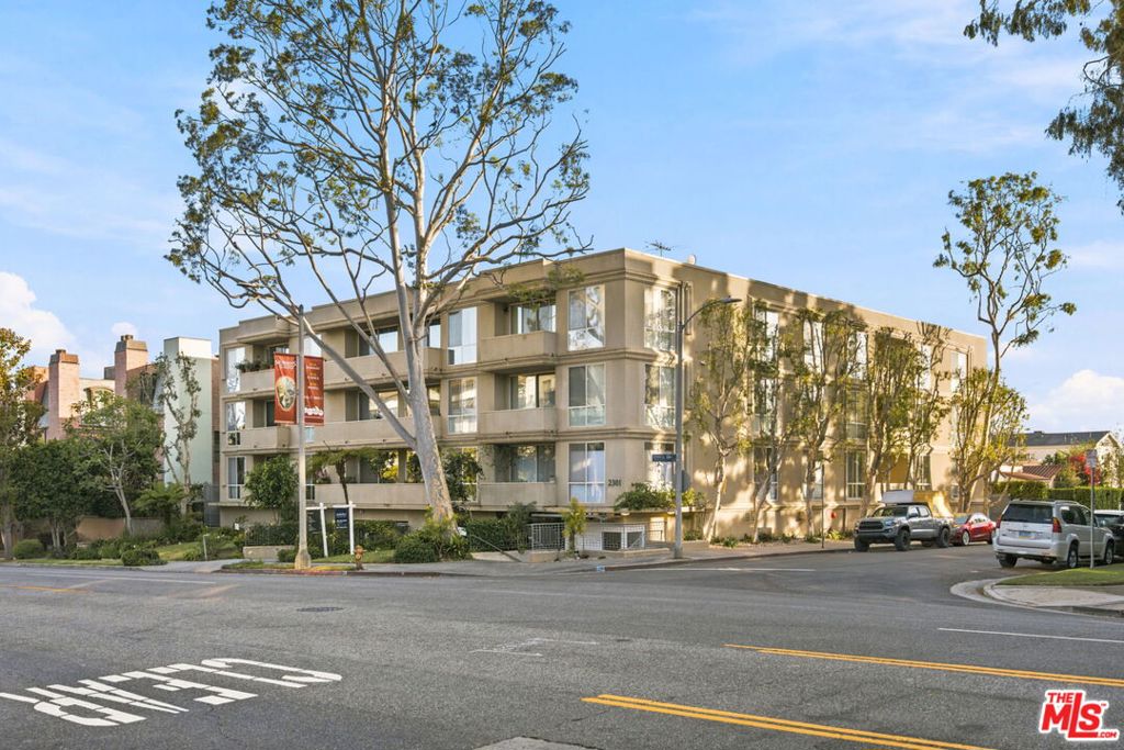 2301 S Beverly Glen Boulevard 301 Property Photo 2
