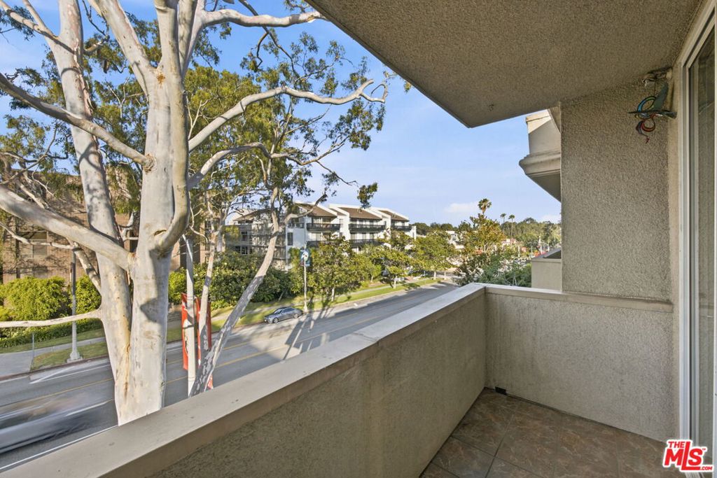 2301 S Beverly Glen Boulevard 301 Property Photo 4