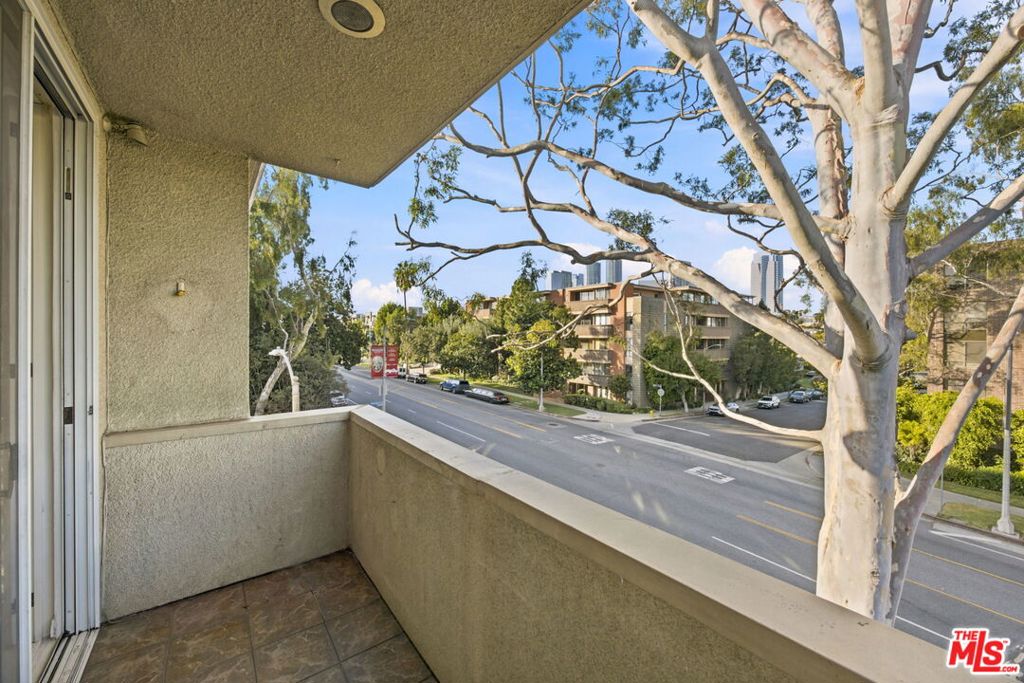 2301 S Beverly Glen Boulevard 301 Property Photo 9