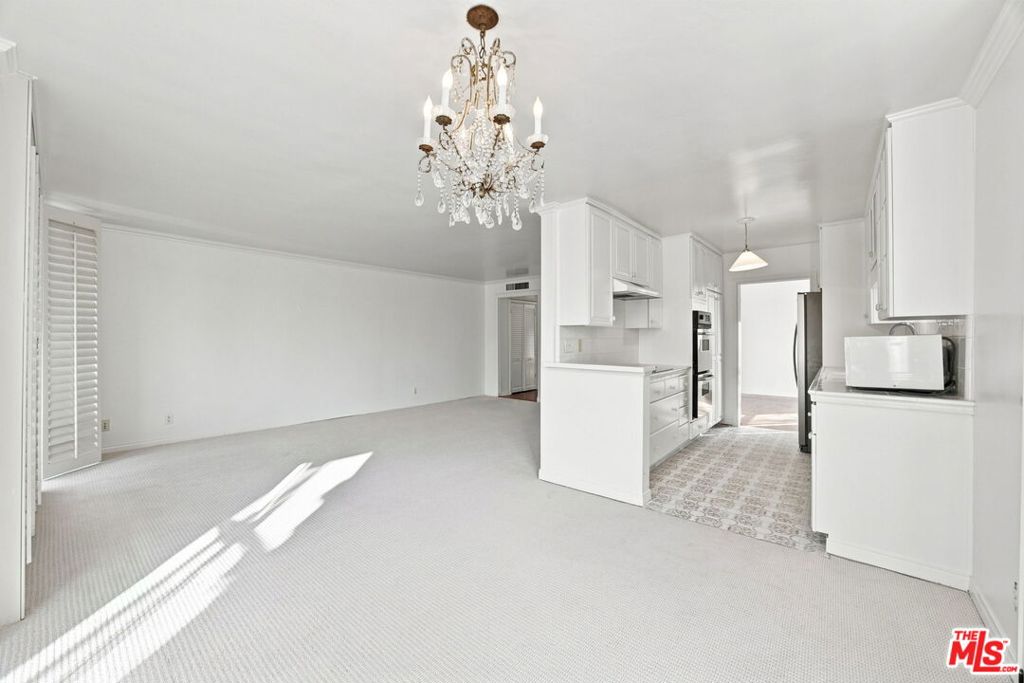 2301 S Beverly Glen Boulevard 301 Property Photo 10