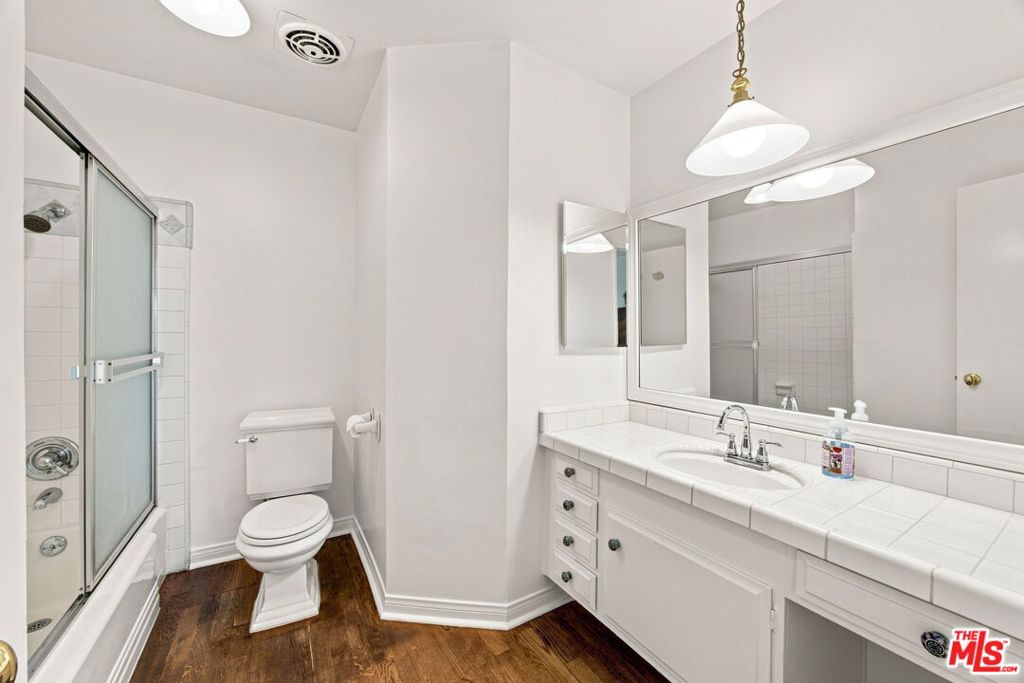 2301 S Beverly Glen Boulevard 301 Property Photo 17