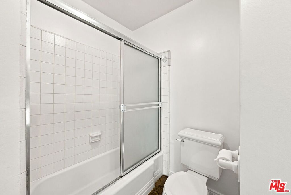 2301 S Beverly Glen Boulevard 301 Property Photo 18