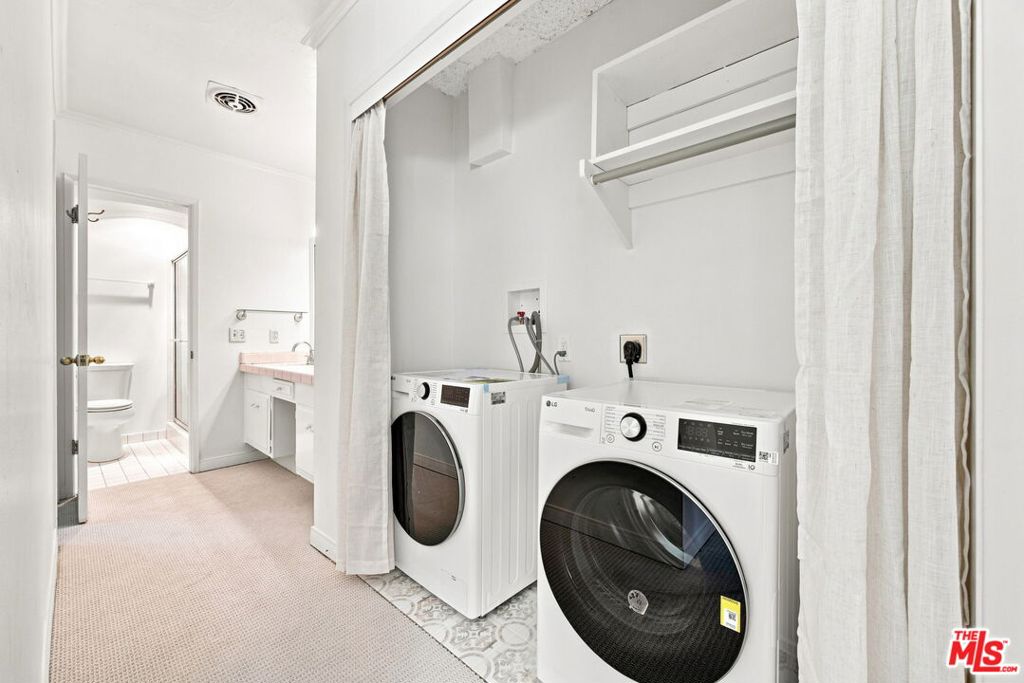 2301 S Beverly Glen Boulevard 301 Property Photo 24