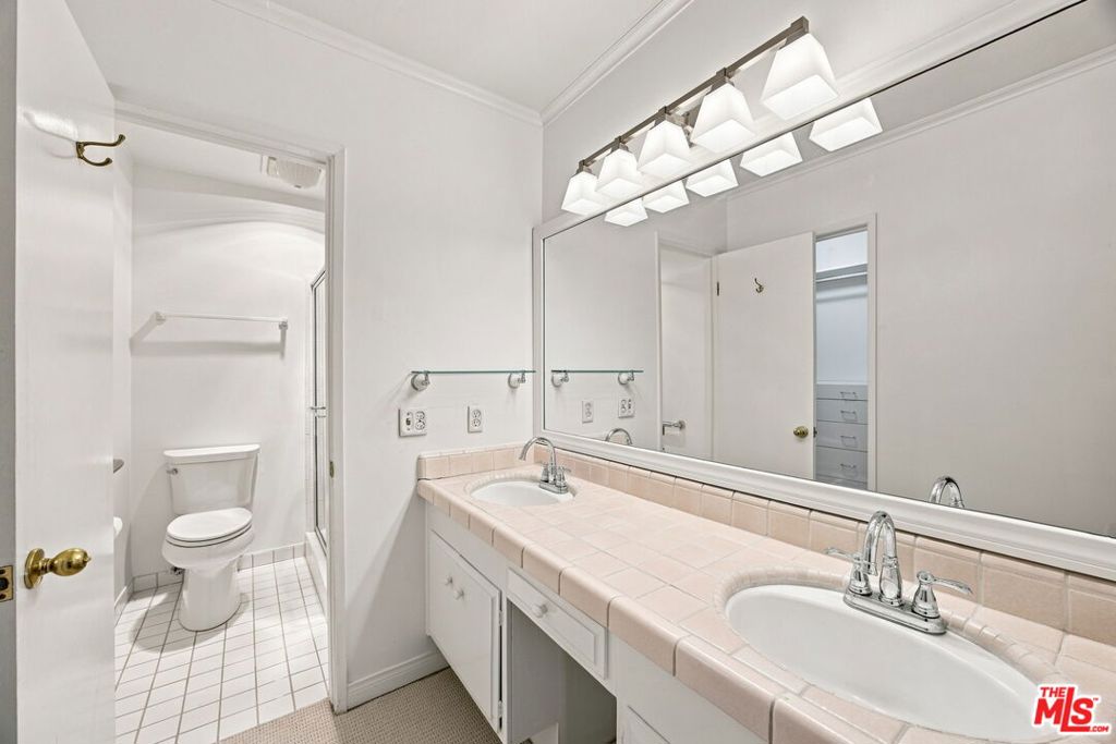 2301 S Beverly Glen Boulevard 301 Property Photo 26