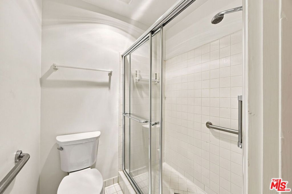 2301 S Beverly Glen Boulevard 301 Property Photo 27