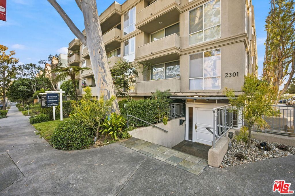 2301 S Beverly Glen Boulevard 301 Property Photo 33