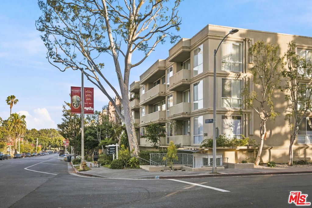 2301 S Beverly Glen Boulevard 301 Property Photo 34