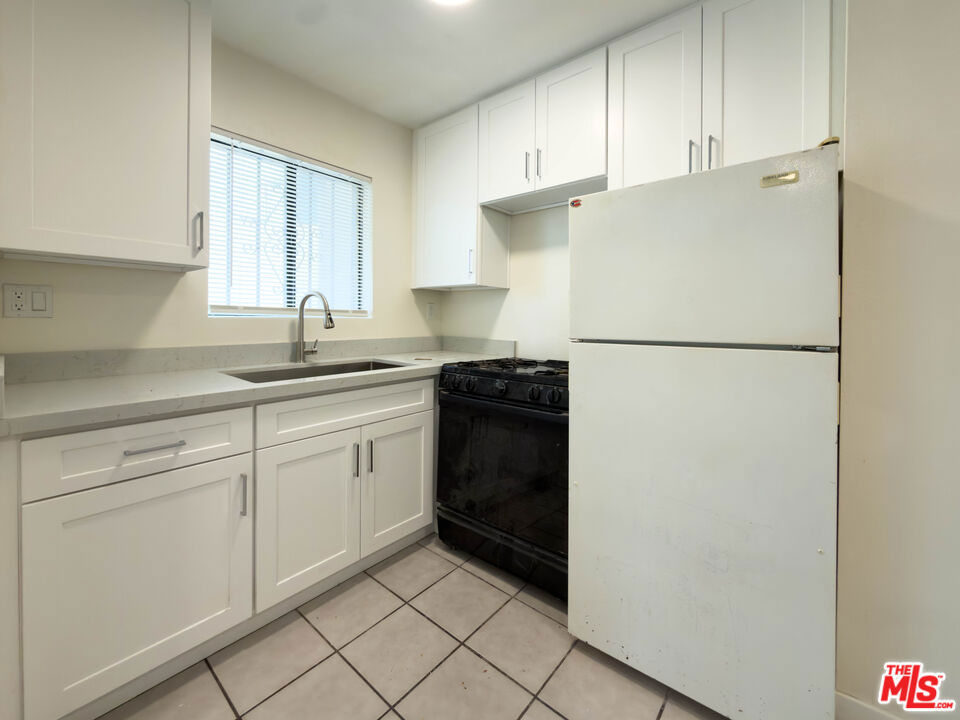 322 N Benton Way 2 Property Photo 3