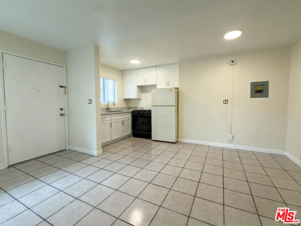 322 N Benton Way 2 Property Photo 5