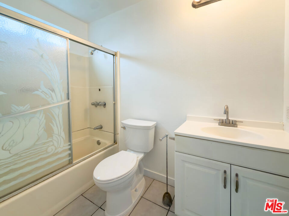 322 N Benton Way 2 Property Photo 8