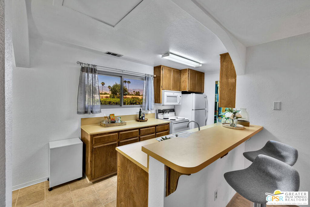 675 N Los Felices Circle #j119 Property Photo 11