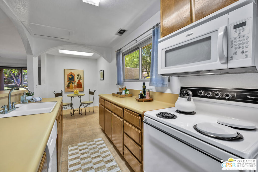 675 N Los Felices Circle #j119 Property Photo 16
