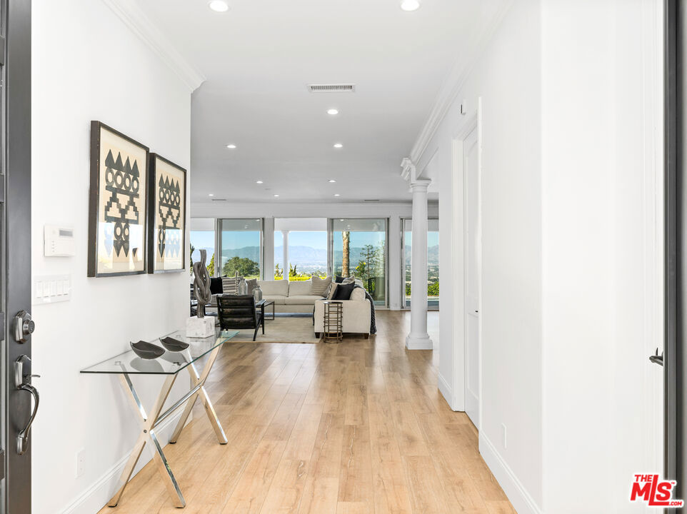 16053 Sabana Lane Property Photo 6